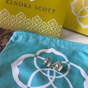 AUTHENTIC KENDRA SCOTT IRIDESCENT STUD EARRINGS!